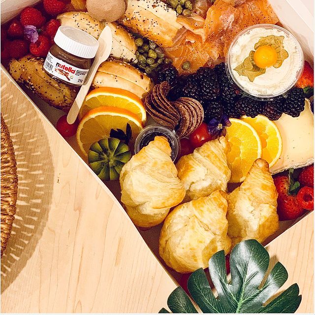 4 person brunch box