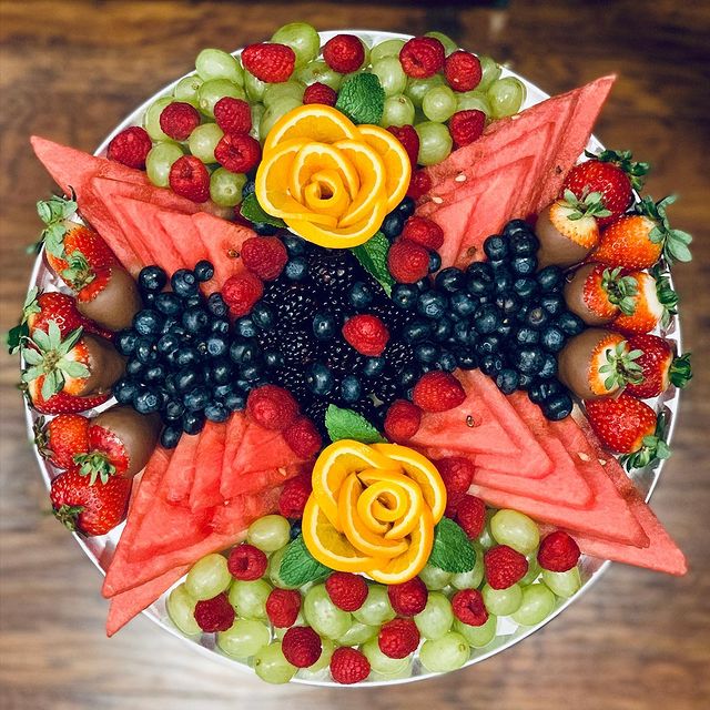 Classic Fruit board for 6-8