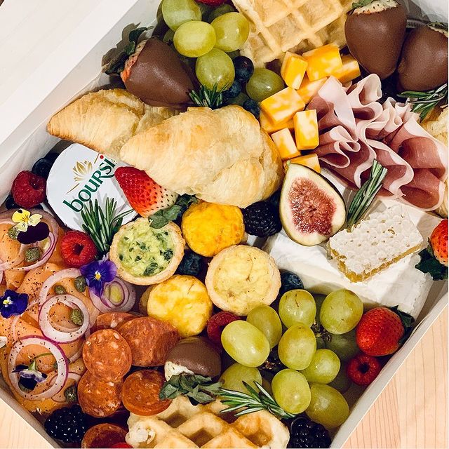 Signature Brunch box for 4